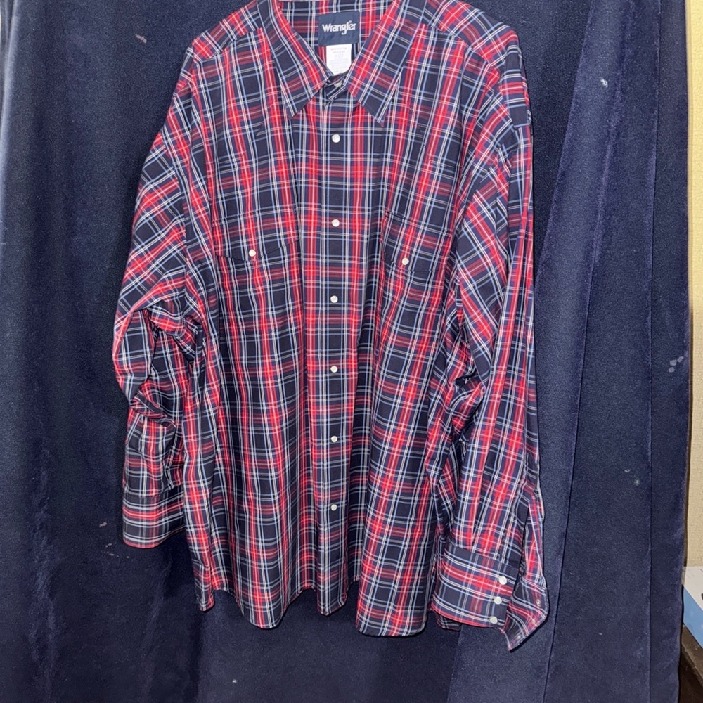 Wrangler Red and Blue Pearl snap Casual Button Down Shirt